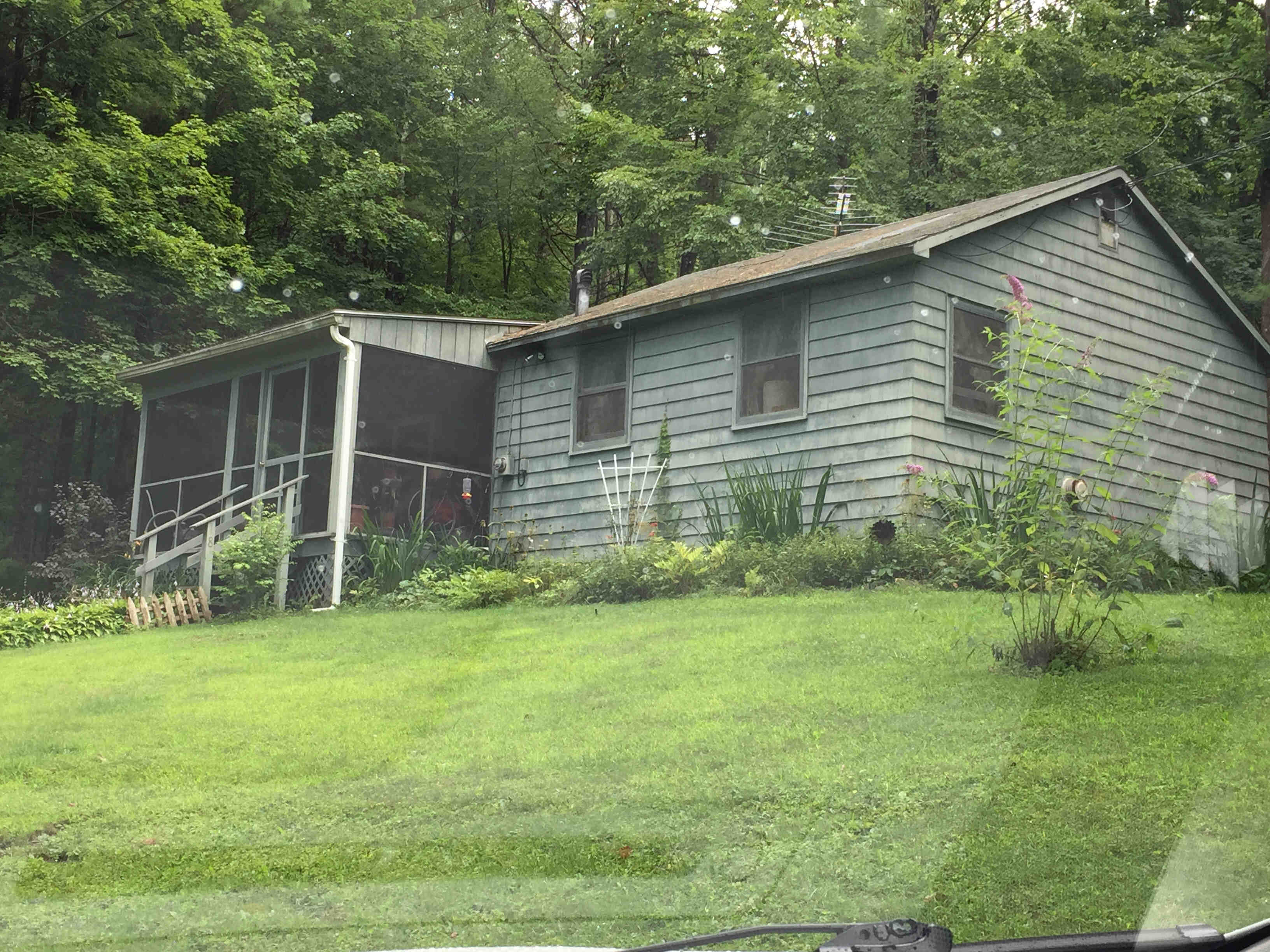 Building photograph for 18 PINETREE RIDGE